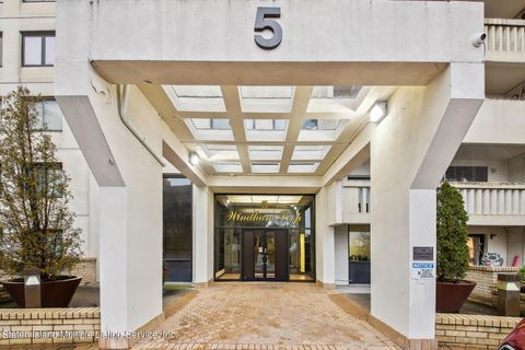 Photo of 5 Windham Loop #4b, Staten Island, NY 10314 (MLS # 1160453)