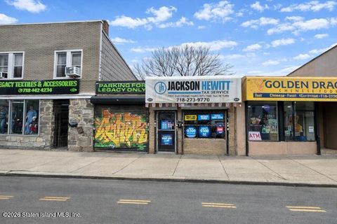 Photo of 675 Bay Street, Staten Island, NY 10304 (MLS # 2600948)