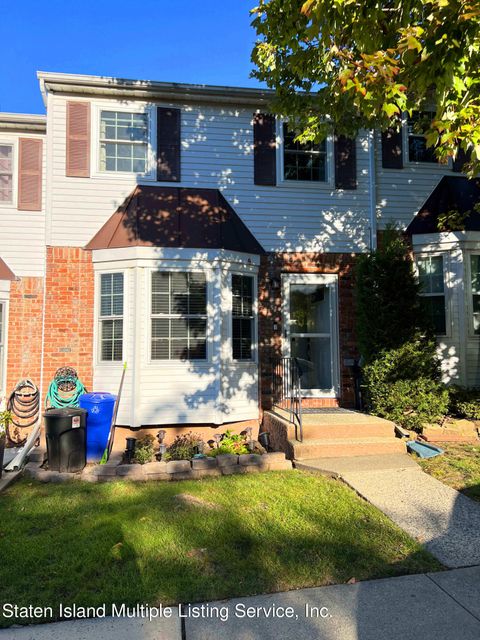 Photo of 548 Golfview Court Ct, Staten Island, NY 10314 (MLS # 1158798)