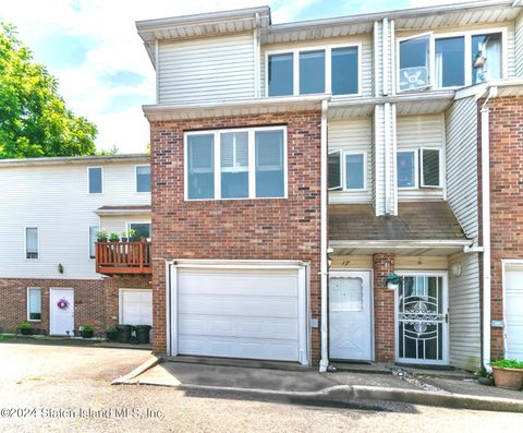 Photo of 17 Arthur Court, Staten Island, NY 10310 (MLS # 2403736)