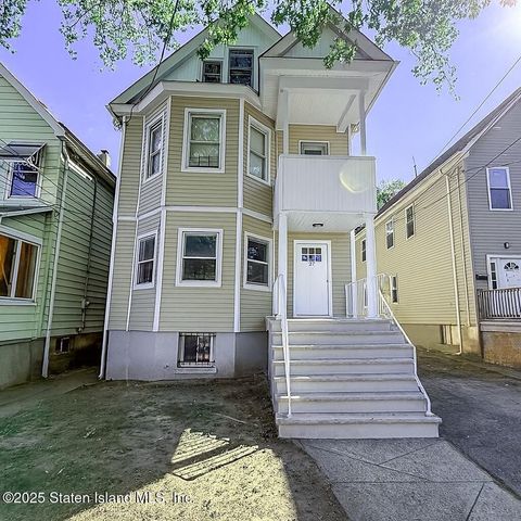 Photo of 27 Wright Avenue, Staten Island, NY 10303 (MLS # 2505718)