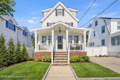 Photo of 99 Pitney Avenue, Staten Island, NY 10309 (MLS # 2600835)