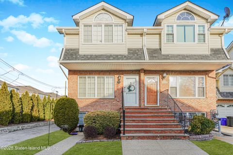 Photo of 36 Sharrotts Lane, Staten Island, NY 10309 (MLS # 2500921)