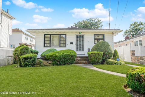 Photo of 108 Adams Avenue, Staten Island, NY 10306 (MLS # 2504318)