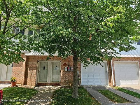 Photo of 35 Red Cedar Lane, Staten Island, NY 10309 (MLS # 1163307)