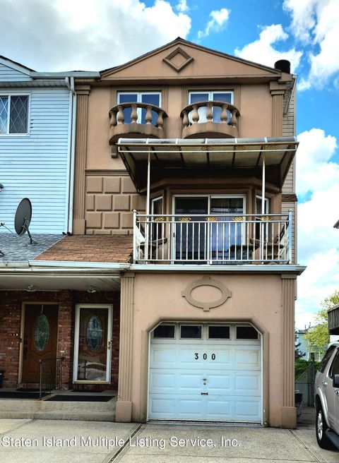 Photo of 300 Merry Mount Street, Staten Island, NY 10314 (MLS # 1161586)