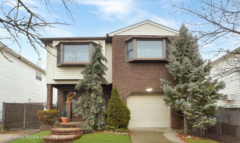 Photo of 164 Marisa Circle, Staten Island, NY 10309 (MLS # 2400504)