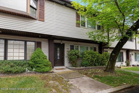 Photo of 1942 Arthur Kill Road, Staten Island, NY 10312 (MLS # 2502524)