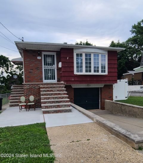 Photo of 25 Seneca Street, Staten Island, NY 10310 (MLS # 2404271)