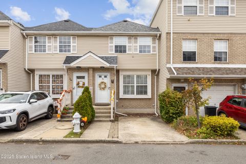 Photo of 38 Deborah Loop, Staten Island, NY 10312 (MLS # 2601783)