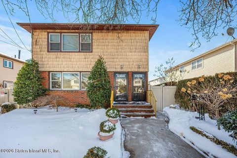Photo of 308 Buel Avenue, Staten Island, NY 10305 (MLS # 2600617)