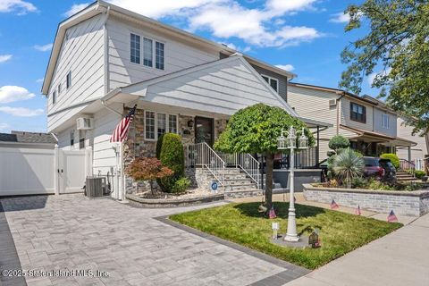 Photo of 132 Alexander Avenue, Staten Island, NY 10312 (MLS # 2505329)