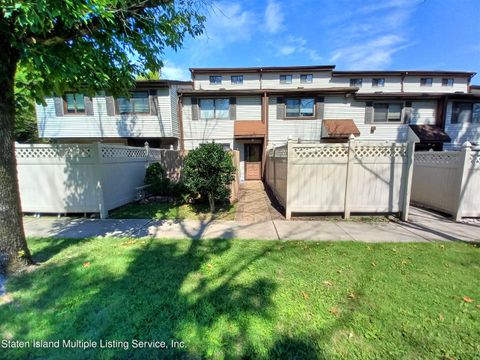 Photo of 17 Lombard Court #A, Staten Island, NY 10312 (MLS # 1157404)