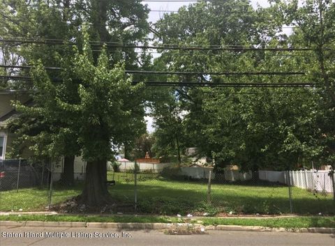 Photo of 369 Wilson Avenue, Staten Island, NY 10312 (MLS # 1165750)