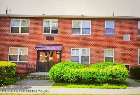 Photo of 131 Cortelyou Avenue #1-2, Staten Island, NY 10312 (MLS # 1164431)