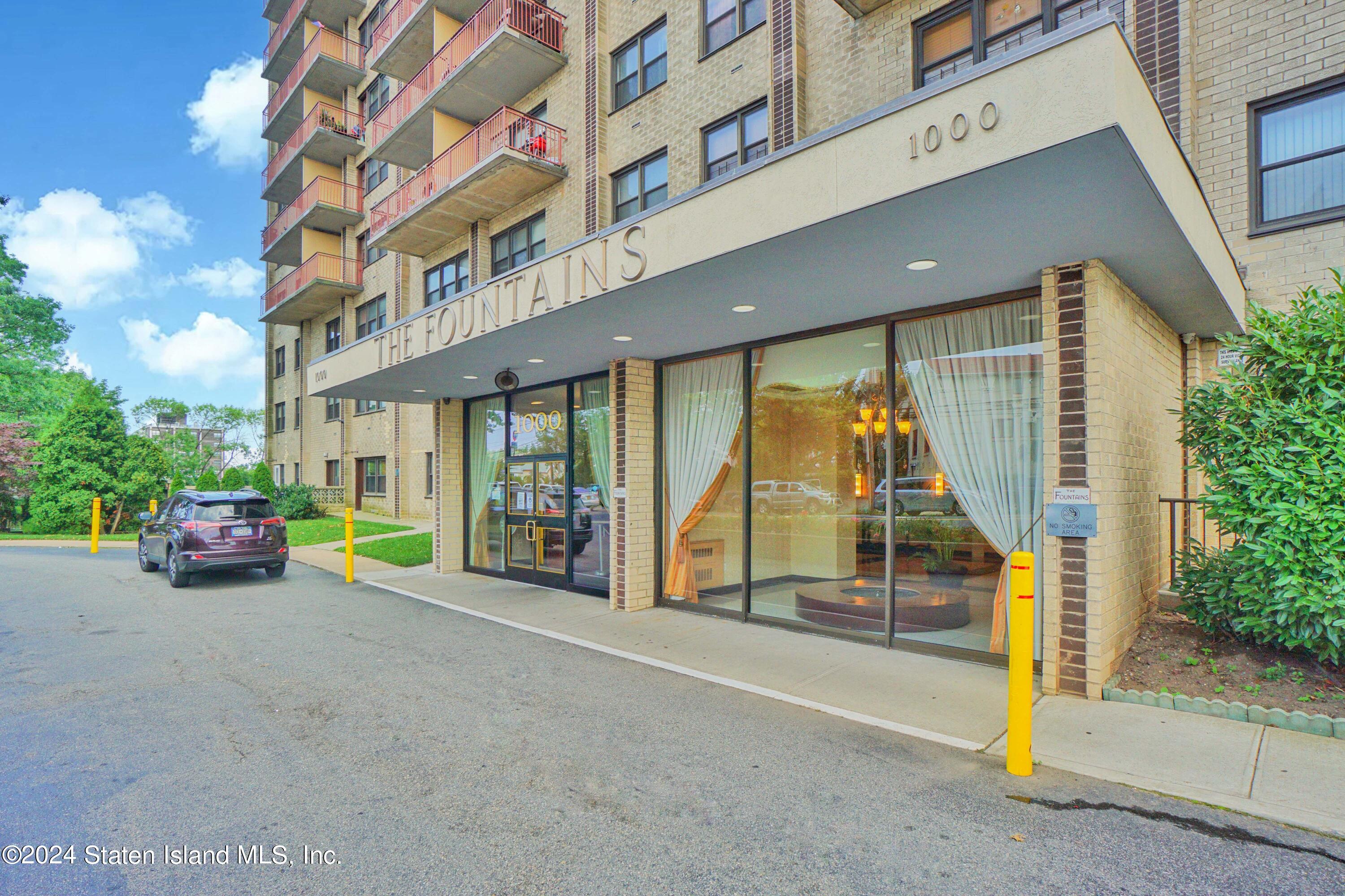 1000 Clove Road #2P, Staten Island, New York image 1