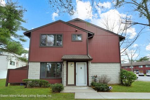 Photo of 20 Belmar Drive E, Staten Island, NY 10314 (MLS # 2401354)