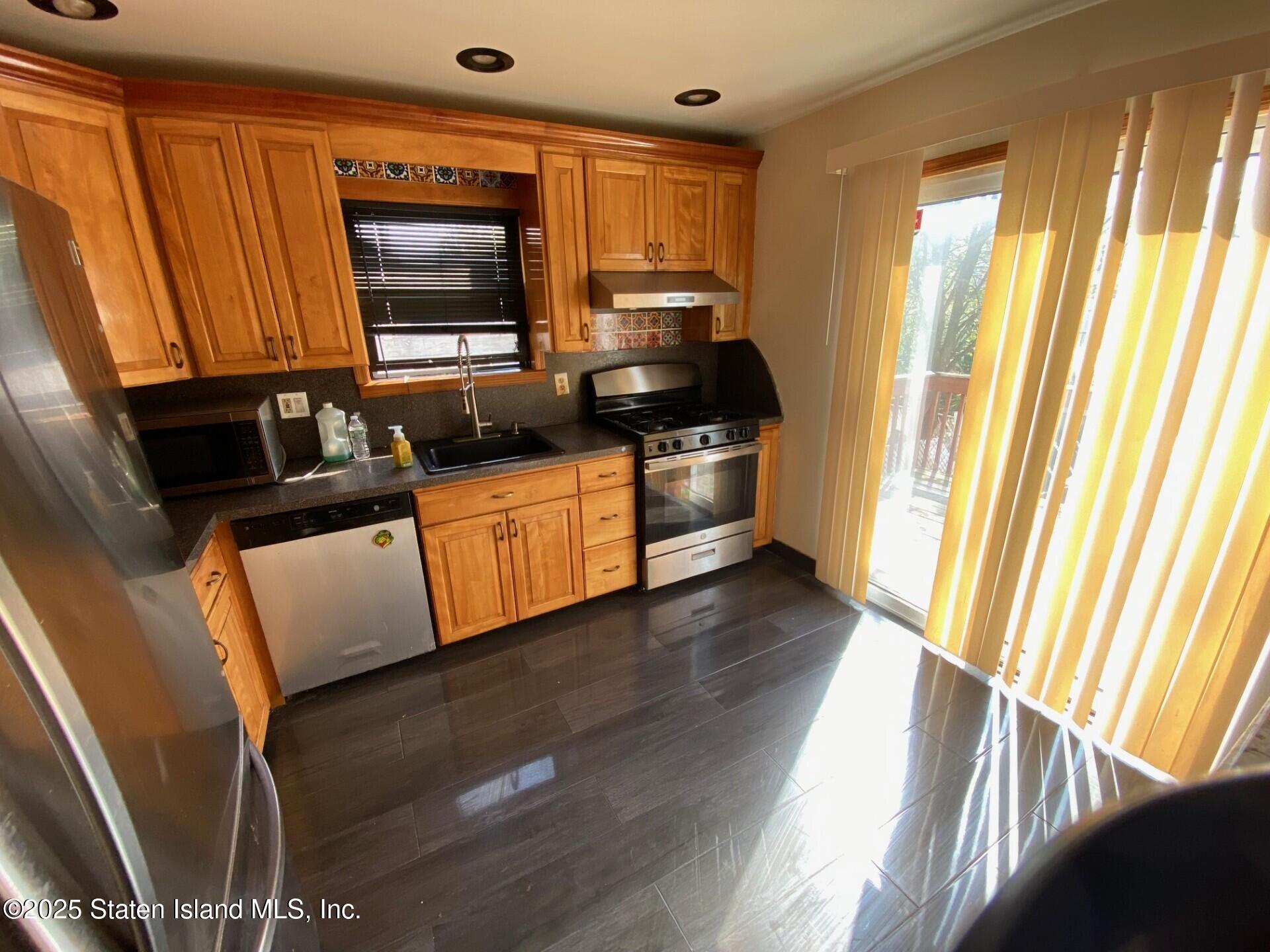 14 Goller Place, Staten Island, New York image 3