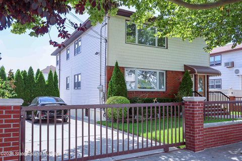 Photo of 310 Buel Avenue, Staten Island, NY 10305 (MLS # 2404646)