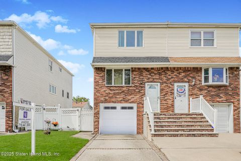 Photo of 156 Mc Arthur Avenue, Staten Island, NY 10312 (MLS # 2504708)