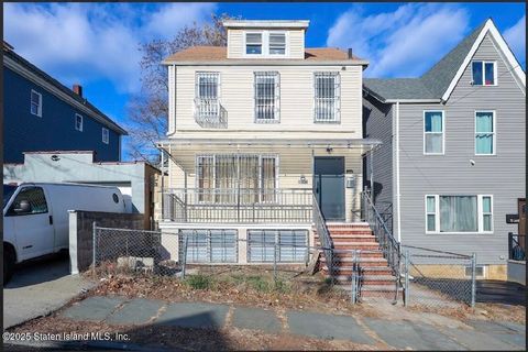 Photo of 17 Laurel Avenue, Staten Island, NY 10304 (MLS # 2500149)