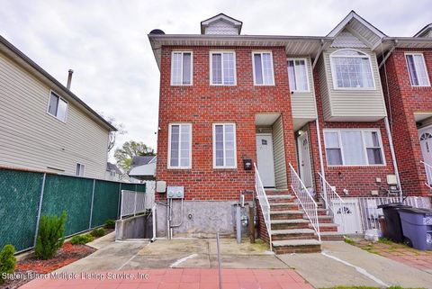 Photo of 120 Seneca Street, Staten Island, NY 10310 (MLS # 1161452)