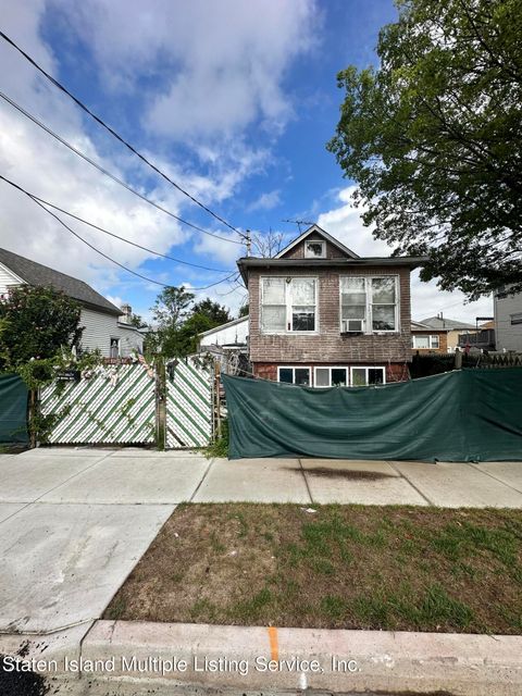 Photo of 167 Roma Avenue, Staten Island, NY 10306 (MLS # 1163607)