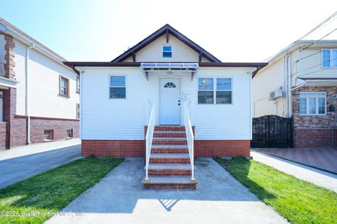 Photo of 1932 Clove Road, Staten Island, NY 10304 (MLS # 2503430)
