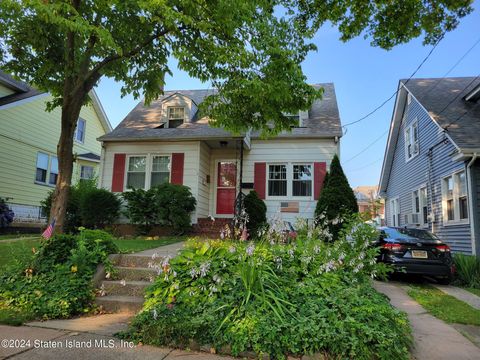 Photo of 49 Coddington Avenue, Staten Island, NY 10306 (MLS # 2404221)