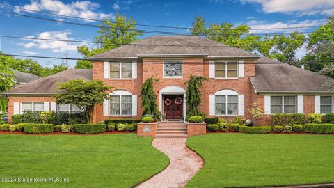 Photo of 485 Jansen Street, Staten Island, NY 10312 (MLS # 2406339)