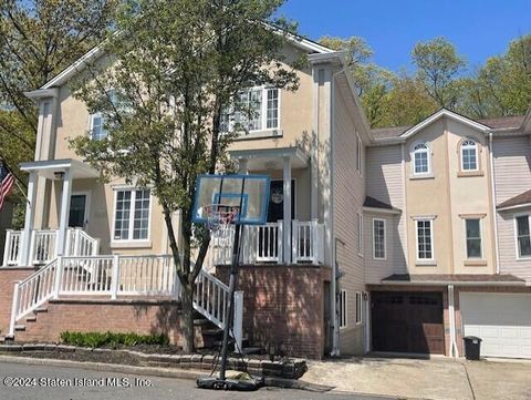 Photo of 143 Ericka Loop, Staten Island, NY 10312 (MLS # 2402381)