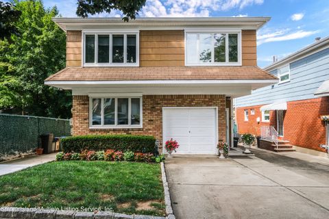 Photo of 46 Elias Place, Staten Island, NY 10314 (MLS # 1164694)