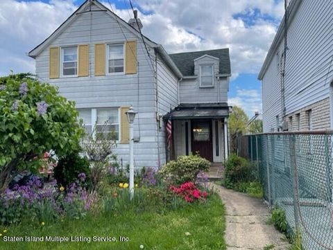 Photo of 66 St Marys Avenue, Staten Island, NY 10305 (MLS # 1161547)