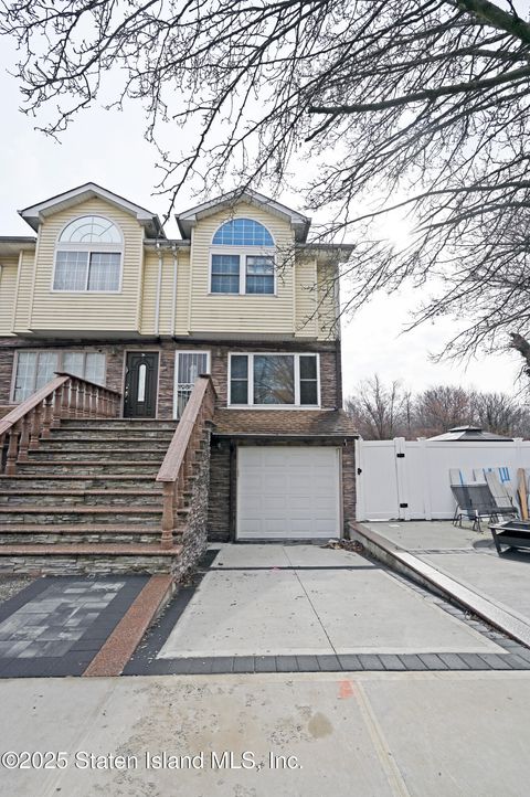 Photo of 3 Ludwig Lane #1, Staten Island, NY 10303 (MLS # 2503152)