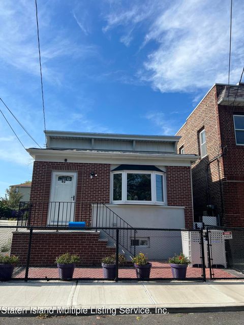 Photo of 62 Fletcher Street, Staten Island, NY 10305 (MLS # 1164677)
