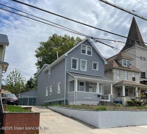 Photo of 173 Clove Road, Staten Island, NY 10310 (MLS # 2505904)