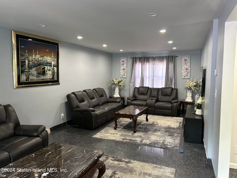 Photo of 17 Witteman Place, Staten Island, NY 10301 (MLS # 2403209)