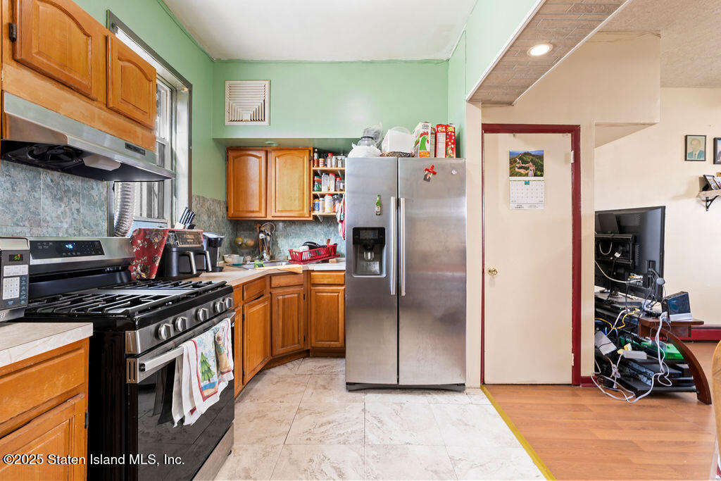 111 Chestnut Avenue, Staten Island, New York image 4