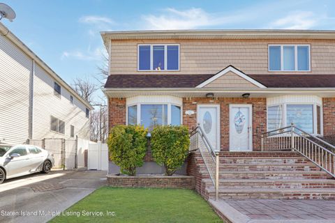 Photo of 136 Tanglewood Drive, Staten Island, NY 10308 (MLS # 2401627)