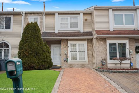 Photo of 14 Francesca Lane, Staten Island, NY 10303 (MLS # 2500532)
