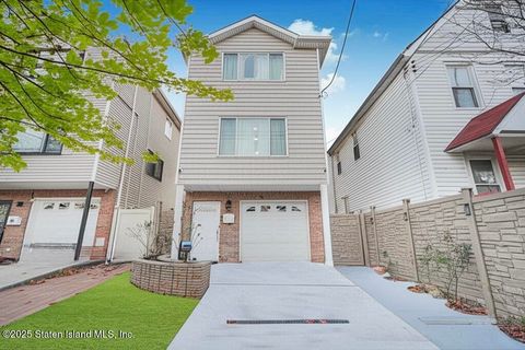 Photo of 58 Metcalfe Street, Staten Island, NY 10304 (MLS # 2504624)