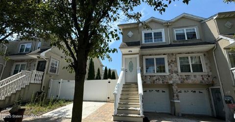 Photo of 52 Dartmouth Loop #2, Staten Island, NY 10306 (MLS # 2500038)