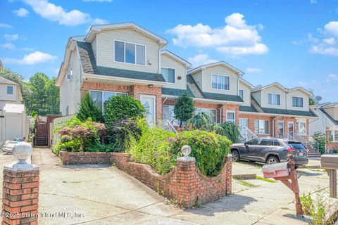 Photo of 43 Bogota Street, Staten Island, NY 10314 (MLS # 2504765)