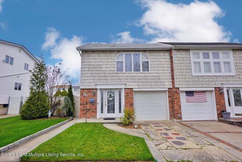 Photo of 89 Ladd Avenue, Staten Island, NY 10312 (MLS # 1161307)
