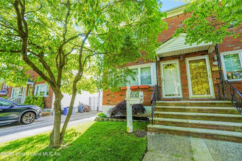 Photo of 154 Dalton Avenue, Staten Island, NY 10306 (MLS # 2403189)