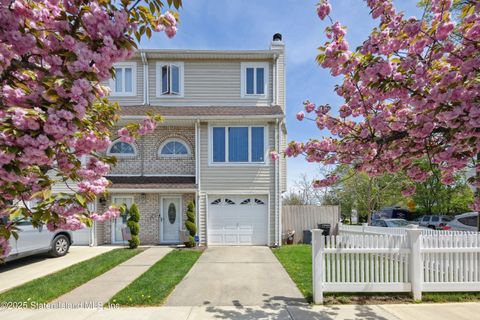 Photo of 39 Eagan Avenue, Staten Island, NY 10312 (MLS # 2502326)