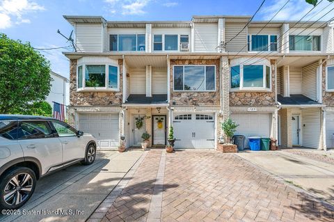 Photo of 129 Wirt Avenue, Staten Island, NY 10309 (MLS # 2504178)