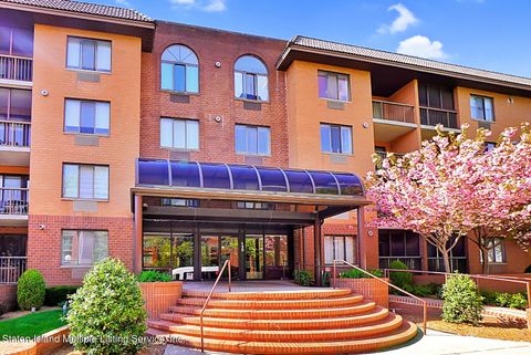 Photo of 120 Wellington Court #4g, Staten Island, NY 10314 (MLS # 1163390)