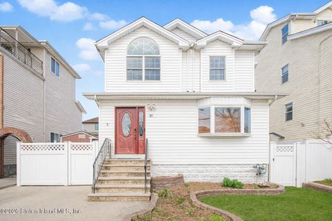 Photo of 33 Groton Street, Staten Island, NY 10312 (MLS # 2602652)