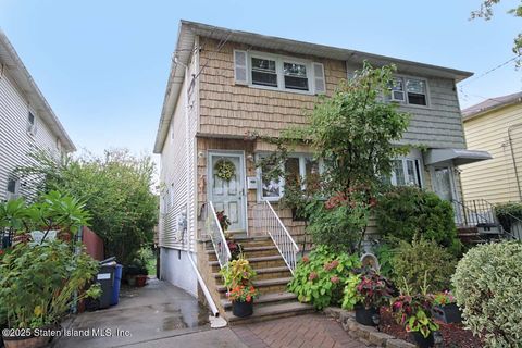 Photo of 336 Van Name Avenue, Staten Island, NY 10303 (MLS # 2505587)